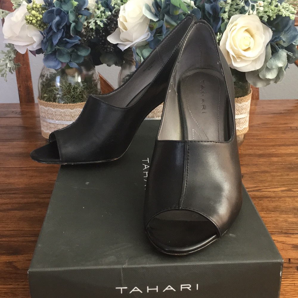 Tahari- Walden Black peep toe heels size 6